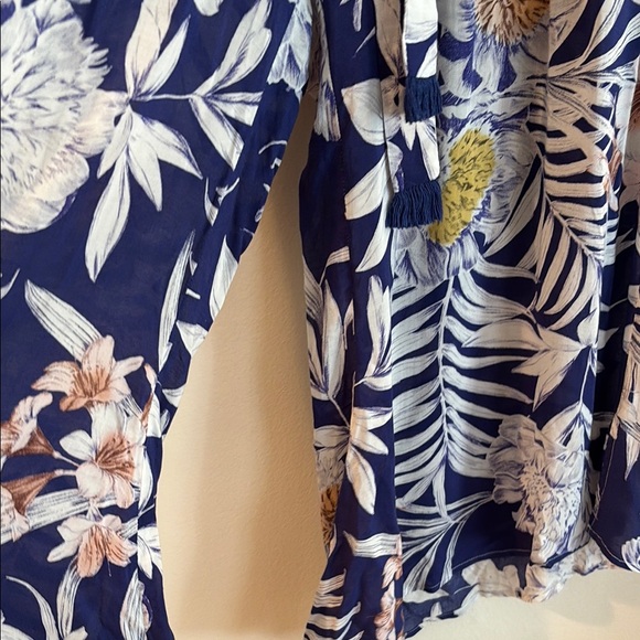 Blue and White Tropical Print Capris with Flowing Silhouette - Picture 2 of 5